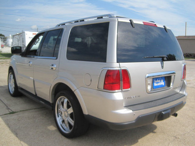 lincoln navigator 2005 gray suv gasoline 8 cylinders rear wheel drive automatic 77037