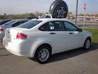 ford focus 2011 white sedan gasoline 4 cylinders front wheel drive automatic 13502