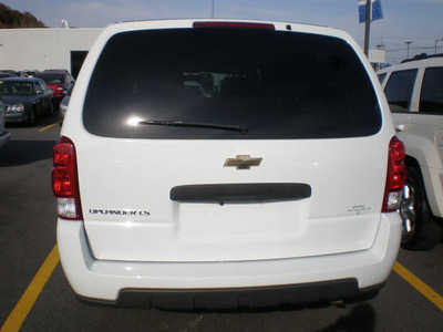 chevrolet uplander 2006 white van ext ls gasoline 6 cylinders front wheel drive automatic 13502