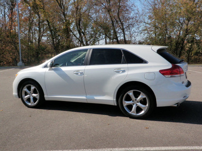 toyota venza 2009 white wagon awd gasoline 6 cylinders all whee drive automatic 56001