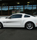 ford mustang 2007 white coupe gt gasoline 8 cylinders rear wheel drive 5 speed manual 98032