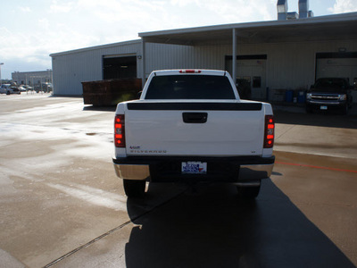 chevrolet silverado 2500hd 2008 white lt1 gasoline 8 cylinders 4 wheel drive automatic 76108