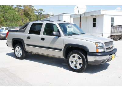 chevrolet avalanche 2004 silver 1500 gasoline 8 cylinders rear wheel drive automatic with overdrive 77037
