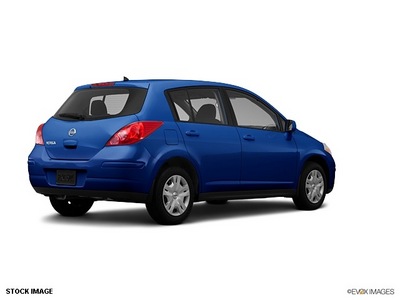 nissan versa 2012 blue hatchback gasoline 4 cylinders front wheel drive not specified 98371