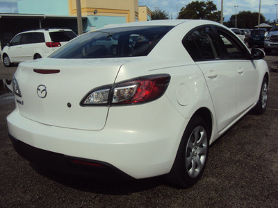 mazda mazda3 2010 white sedan gasoline 4 cylinders front wheel drive automatic 32901