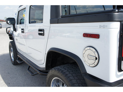 hummer h2 sut 2009 white luxury flex fuel 8 cylinders 4 wheel drive automatic 77388