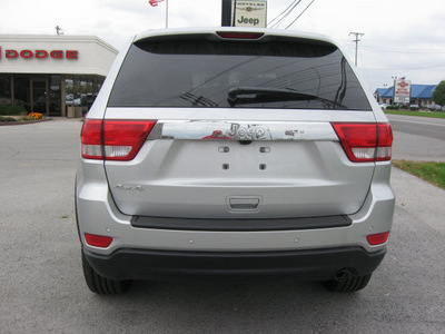 jeep grand cherokee 2011 silver suv 70th anniversary gasoline 6 cylinders 4 wheel drive automatic 45840