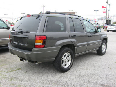 jeep grand cherokee 2002 dk  gray suv laredo gasoline 6 cylinders 4 wheel drive automatic with overdrive 45840