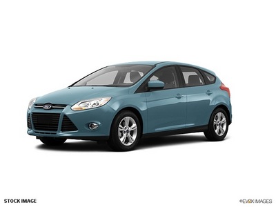 ford focus 2012 lt  blue hatchback se gasoline 4 cylinders front wheel drive not specified 46168