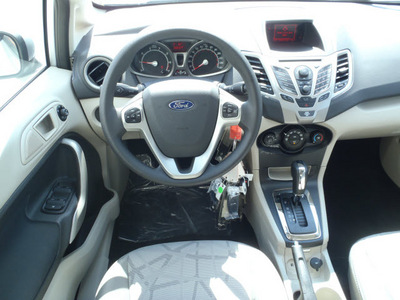 ford fiesta 2012 silver hatchback se gasoline 4 cylinders front wheel drive automatic 32401