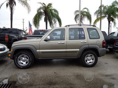 jeep liberty 2007 beige suv sport gasoline 6 cylinders rear wheel drive automatic 33157