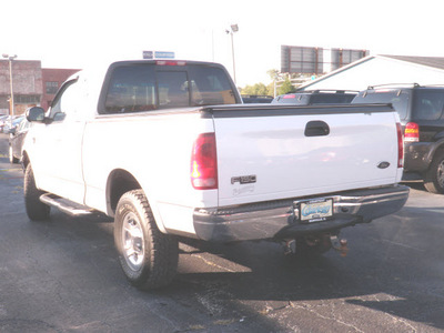 ford f 150 2001 off white lariat gasoline 8 cylinders 4 wheel drive automatic 61832