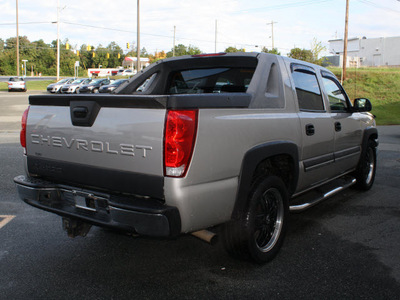 chevrolet avalanche 2004 silver 1500 gasoline 8 cylinders rear wheel drive automatic 27215