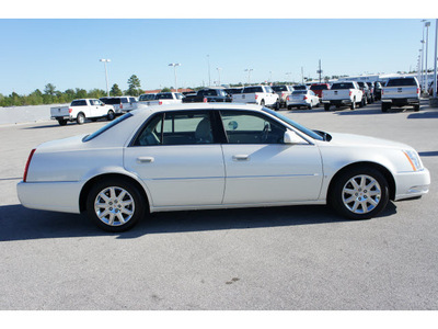 cadillac dts 2009 white sedan premium luxury gasoline 8 cylinders front wheel drive automatic 77388