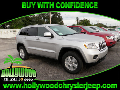 jeep grand cherokee 2012 silver suv laredo gasoline 6 cylinders 2 wheel drive automatic 33021