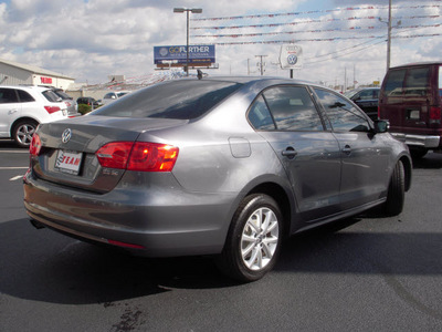 volkswagen jetta 2011 gray sedan se gasoline 5 cylinders automatic 46410