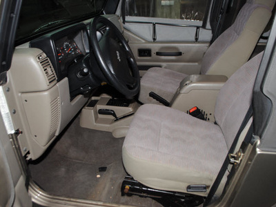 jeep wrangler 2005 beige suv x gasoline 6 cylinders 4 wheel drive automatic 91731