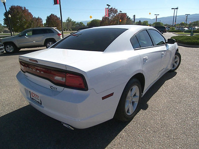 dodge charger 2012 white se gasoline 6 cylinders rear wheel drive automatic 81212