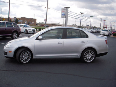 volkswagen jetta 2009 silver sedan wolfsburg edition gasoline 4 cylinders front wheel drive automatic 46410