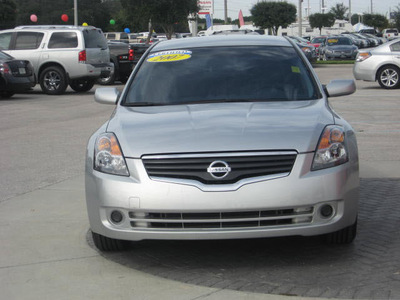 nissan altima 2007 silver sedan s gasoline 4 cylinders front wheel drive automatic 33884