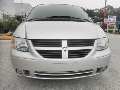 dodge grand caravan 2005 silver van sxt gasoline 6 cylinders front wheel drive automatic 34731