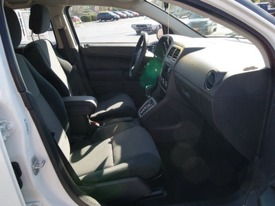 dodge caliber 2010 white hatchback sxt gasoline 4 cylinders front wheel drive automatic 61008