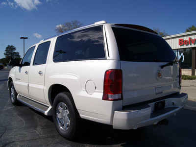cadillac escalade 2006 white diamond suv navigation dvd system gasoline 8 cylinders all whee drive automatic 61008