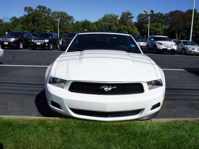 ford mustang 2011 white v6 gasoline 6 cylinders rear wheel drive automatic with overdrive 08753