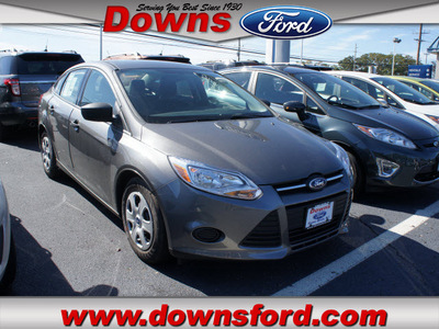 ford focus 2012 gray sedan s gasoline 4 cylinders front wheel drive automatic with overdrive 08753