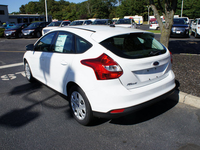 ford focus 2012 white hatchback se gasoline 4 cylinders front wheel drive automatic with overdrive 08753