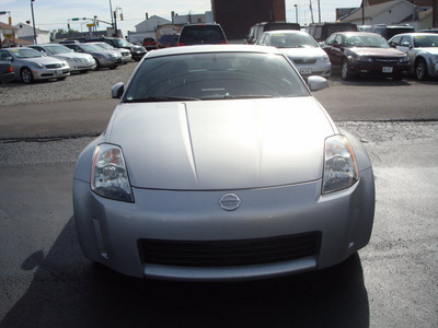 nissan 350z 2003 silver coupe performance gasoline 6 cylinders rear wheel drive 5 speed with overdrive 45324