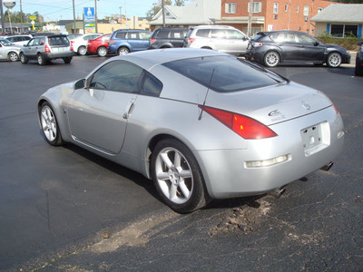 nissan 350z 2003 silver coupe performance gasoline 6 cylinders rear wheel drive 5 speed with overdrive 45324