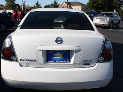nissan altima 2006 satin white sedan 2 5 s special edition gasoline 4 cylinders front wheel drive automatic 07701