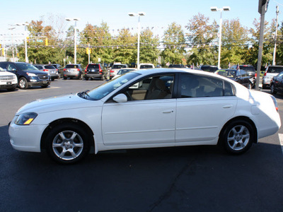 nissan altima 2006 satin white sedan 2 5 s special edition gasoline 4 cylinders front wheel drive automatic 07701