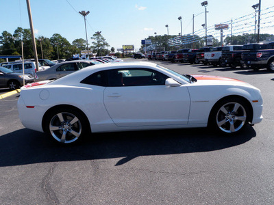 chevrolet camaro 2010 white coupe ss gasoline 8 cylinders rear wheel drive automatic 32401