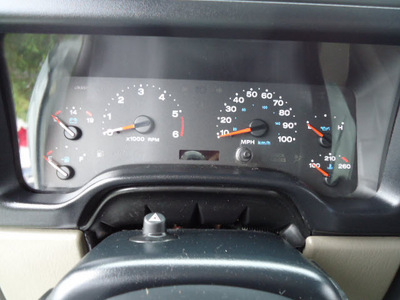 jeep wrangler 2005 white suv x gasoline 6 cylinders 4 wheel drive manual 33157