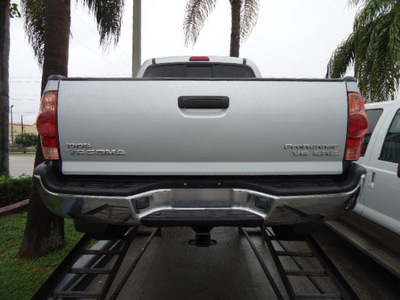 toyota tacoma 2005 silver prerunner v6 gasoline 6 cylinders rear wheel drive automatic 33157
