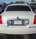 lincoln town car 2004 white sedan ultimate gasoline 8 cylinders rear wheel drive automatic 60443
