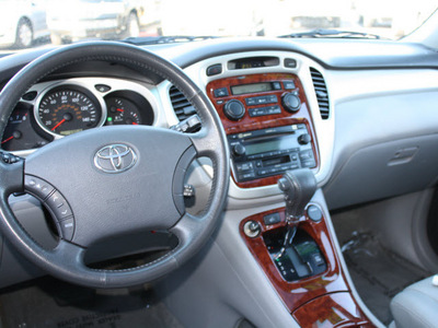 toyota highlander 2007 millennium silver suv gasoline 6 cylinders all whee drive automatic with overdrive 07701