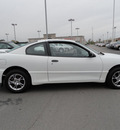 pontiac sunfire 2003 white coupe gasoline 4 cylinders dohc front wheel drive automatic 60915
