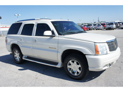 cadillac escalade 2002 white suv gasoline 8 cylinders all whee drive automatic 77388