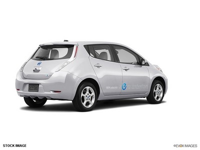 nissan leaf 2011 white hatchback l not specified front wheel drive not specified 98371