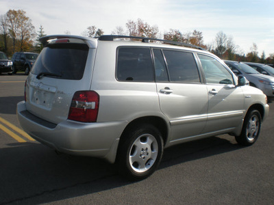 toyota highlander 2004 silver suv gasoline 6 cylinders all whee drive automatic with overdrive 13502