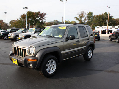 jeep liberty 2003 beige suv sport gasoline 6 cylinders 4 wheel drive automatic with overdrive 07730