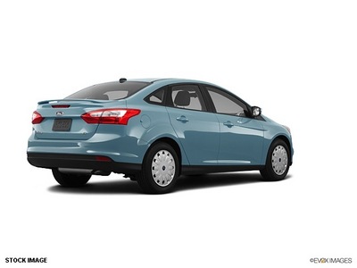 ford focus 2012 lt  blue sedan se gasoline 4 cylinders front wheel drive not specified 46168