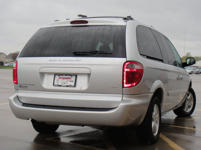 dodge grand caravan 2006 silver van sxt gasoline 6 cylinders front wheel drive automatic 62034