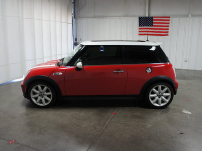 mini cooper 2003 red hatchback s gasoline 4 cylinders front wheel drive 6 speed manual 76108
