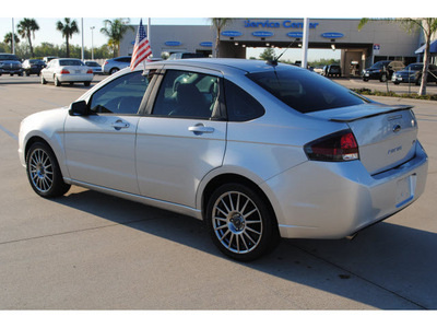 ford focus 2010 silver sedan ses gasoline 4 cylinders front wheel drive automatic with overdrive 77065
