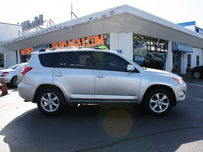 toyota rav4 2009 classic silver suv limited gasoline 4 cylinders 4 wheel drive automatic 07701