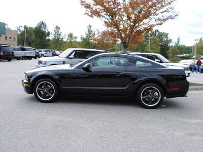 ford mustang 2008 black coupe gt premium gasoline 8 cylinders rear wheel drive 5 speed manual 27511